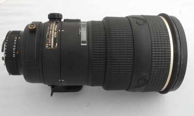 Nikkor 300mm f2.8 AF-S II verkoopprijs  2200,- inclusief reiskoffer