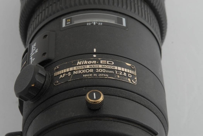 Nikkor 300mm f2.8 AF-S II verkoopprijs  2200,- inclusief reiskoffer