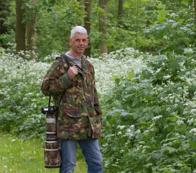 In het Robbenoordbos op zoek naar de Nachtegaal, we hoorden ze overal maar zien ho maar.
Dan maar een foto van deze ........