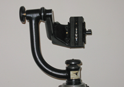 Te koop aangeboden in zeer goede staat HBN Gimbal statiefkop incl. Manfrotto 357 lensplaat, voorzien van 2x 1/4" en 2x 3/8" schroeven. Verder voorzien van extra beveiligingssysteem. Is zeer geschikt voor telelenzen (max. 600mm lens ). Vraagprijs : 225 euro.