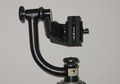 Te koop aangeboden in zeer goede staat HBN Gimbal statiefkop incl. Manfrotto 357 lensplaat, voorzien van 2x 1/4" en 2x 3/8" schroeven. Verder voorzien van extra beveiligingssysteem. Is zeer geschikt voor telelenzen (max. 600mm lens ). Vraagprijs : 225 euro.