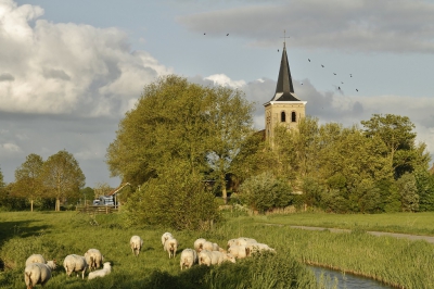 Net als mijn vorige upload ,een foto met een kerk.Ditmaal ,die van Bears,een klein dorp bij mij in de buurt.
Het dorpsgezicht is nauwelijks vervuild met nieuwbouw en als je het vanaf de goede kant binnenkomt ,waan je je in lang vervlogen tijden...