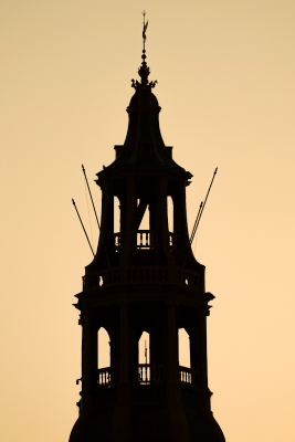 En van de meest iconische gebouwen van Groningen is de Martinitoren. De A-kerk is minder bekend maar in mijn ogen nog vele malen mooier: alleen al omdat ik er uitzicht op heb en zodoende met regelmaat kan genieten van slechtvalken die deze plek ook waarderen. Het is soms wel even zoeken.