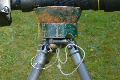 Deze constructie stamt uit de tijd -inmidels aangepast- dat AF, Wimberley onbekende kreten waren.
De "bal" heeft een diam. 20 cm en het pvc pijpje 16 cm.
Het tentrubber heeft hier de goede lengte om alles solide bijelkaar te houden heeft de jarenlange ervaring geleerd.